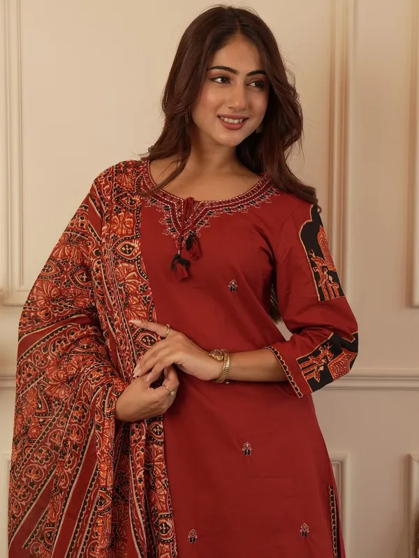 Beautiful_Embroidary_Work_Maroon_Suit_Set