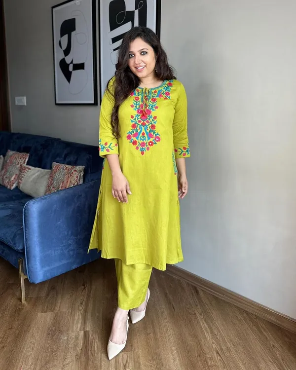Aari_Work_Lime_Green_Cotton_Slub_Kurti_Plazo