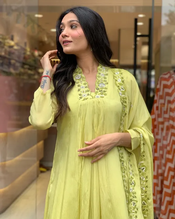 Lime_cotton_embroidery_suit_set