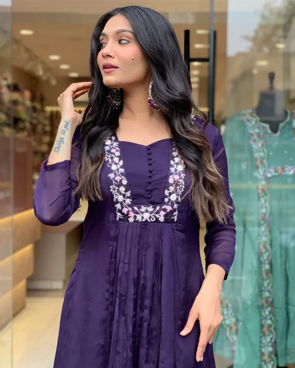 Blue_cotton_embroidery_suit_set