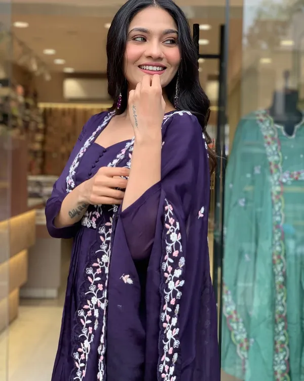 Blue_cotton_embroidery_suit_set