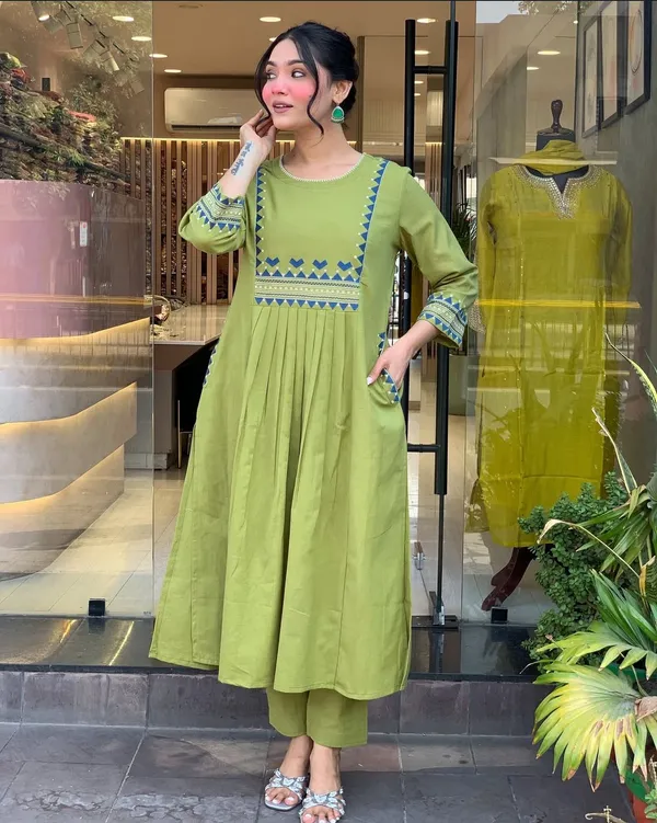 Embroidery_Work_Green_Color_Cotton_Kurti_Pant_Set