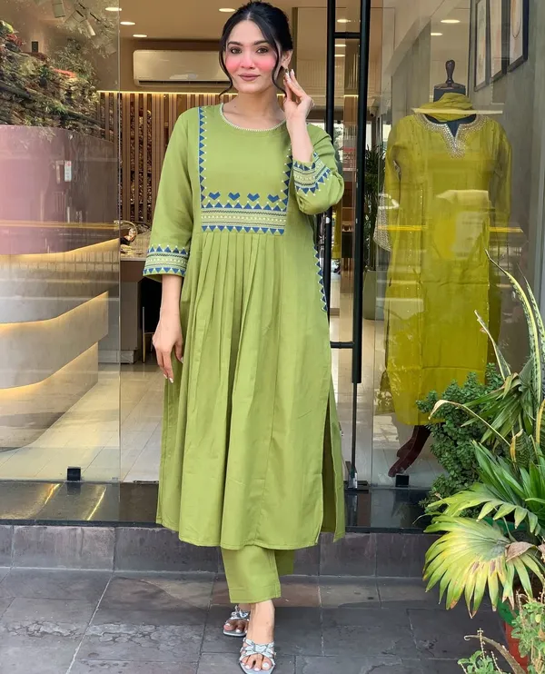 Embroidery_Work_Green_Color_Cotton_Kurti_Pant_Set