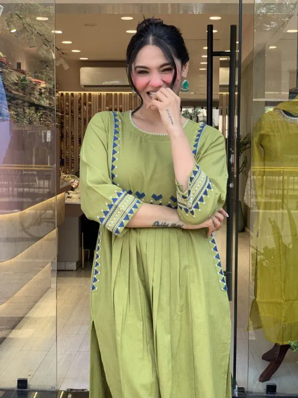 Embroidery_Work_Green_Color_Cotton_Kurti_Pant_Set
