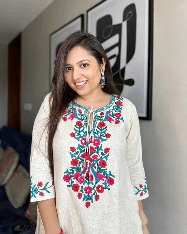 Aari_Work_Handloom_Off-White_Cotton_Kurti_Plazo