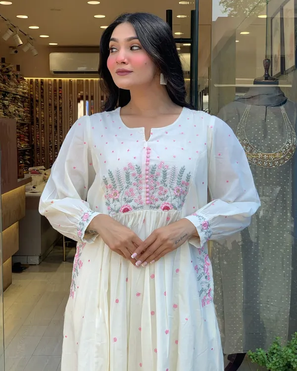 Embroidary_Work_Off_White_Cotton_Suit