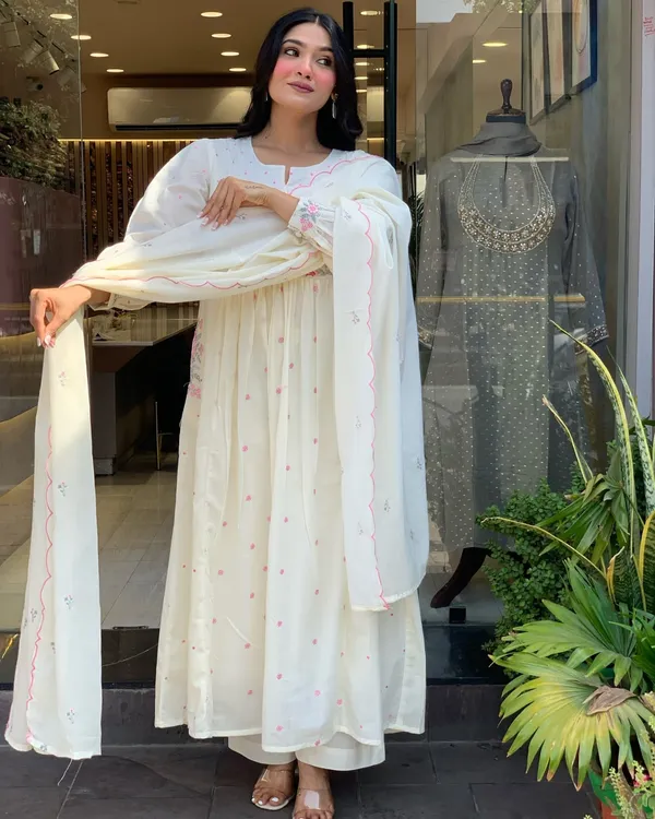 Embroidary_Work_Off_White_Cotton_Suit