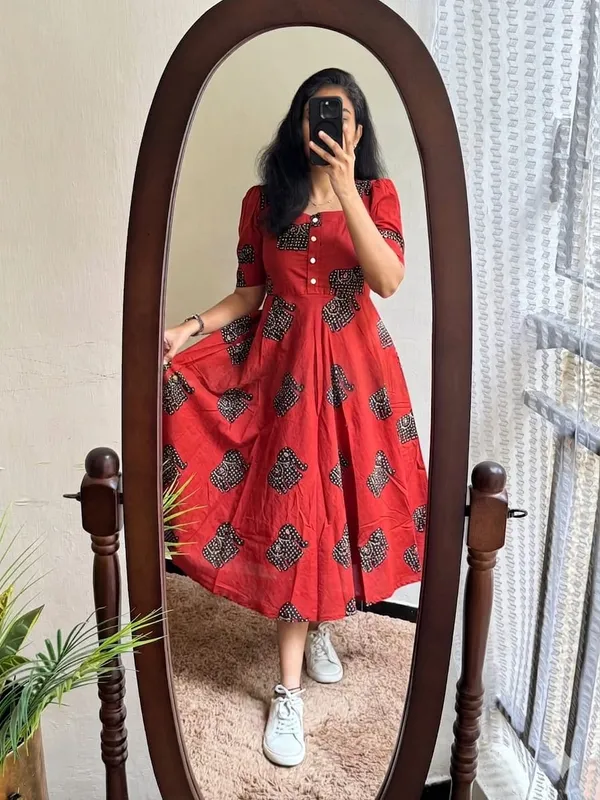 Beautiful_Elephant_Print_Red_Cotton_Middy_Gown