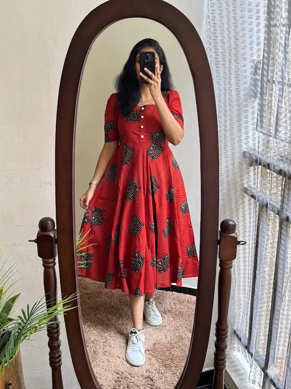 Beautiful_Elephant_Print_Red_Cotton_Middy_Gown