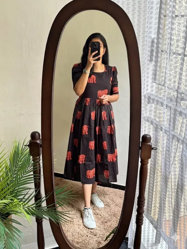 Beautiful_Elephant_Print_Black_Cotton_Middy_Gown