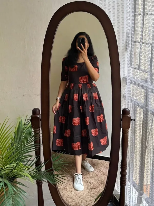 Beautiful_Elephant_Print_Black_Cotton_Middy_Gown