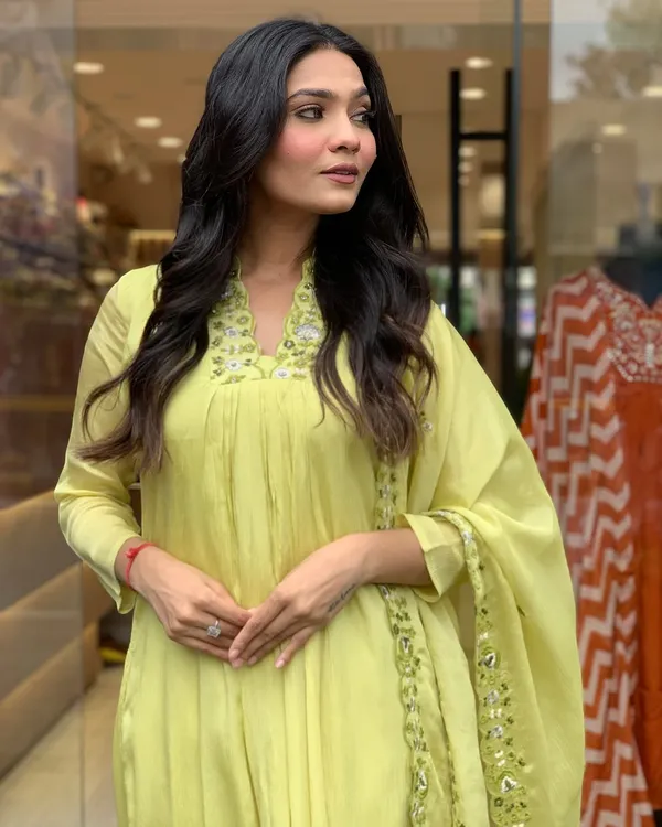 Lime_cotton_embroidery_suit_set