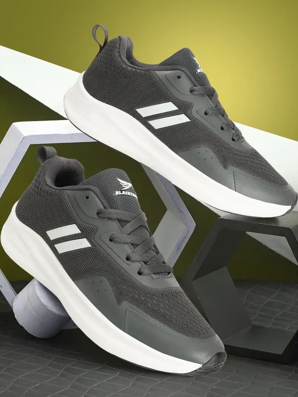 Grey_&_White_Solid_Flyknit_Phylon_Sole_Casual_Running_Shoes_For_Men
