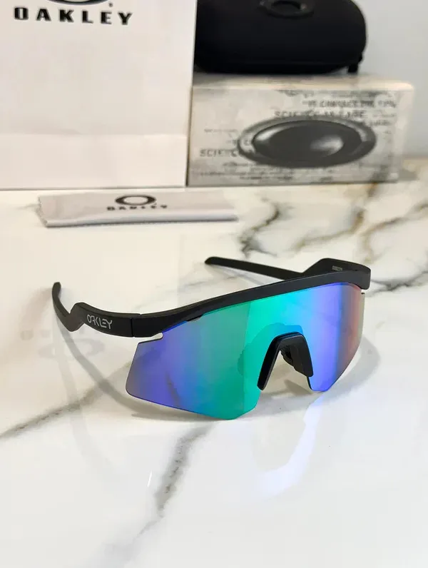 Oakley_Hydra_sport_Sunglasses_(Black_&_Green)