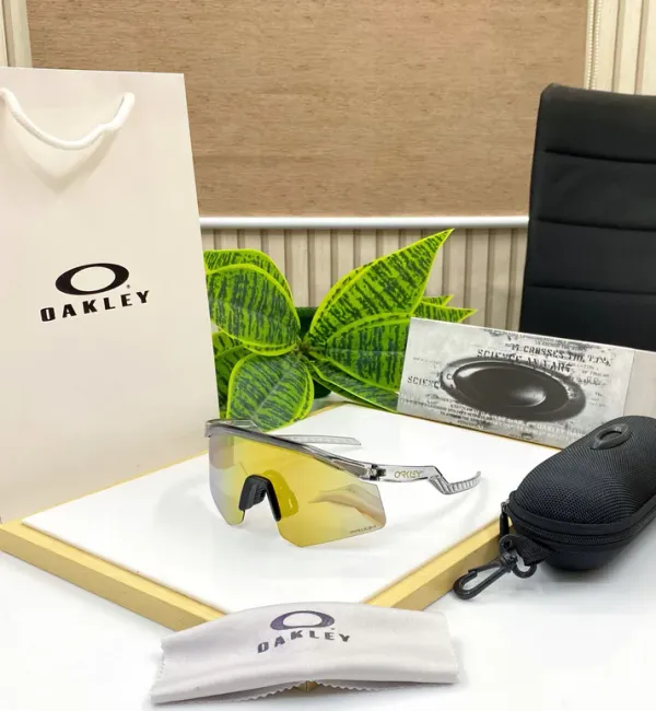 Oakley_Hydra_sport_Sunglasses_(BLACK_TRANSPARANT&_GOLDAN)
