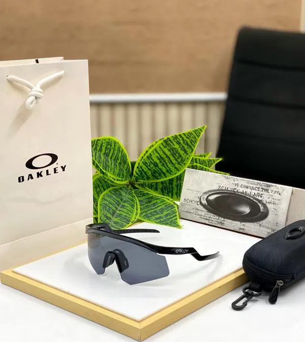 Oakley_Hydra_sport_Sunglasses_(Black_&_Black)