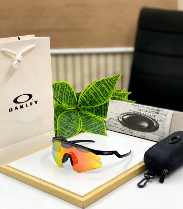 Oakley_Hydra_sport_Sunglasses_(Black_&_Orange)