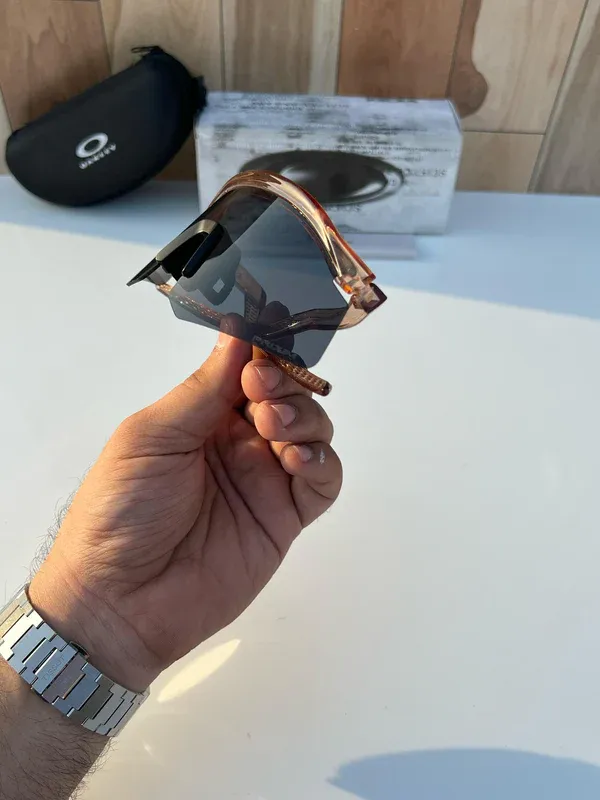Oakley_Hydra_sport_Sunglasses_(light_&black)