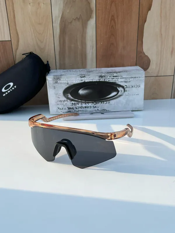 Oakley_Hydra_sport_Sunglasses_(light_&black)
