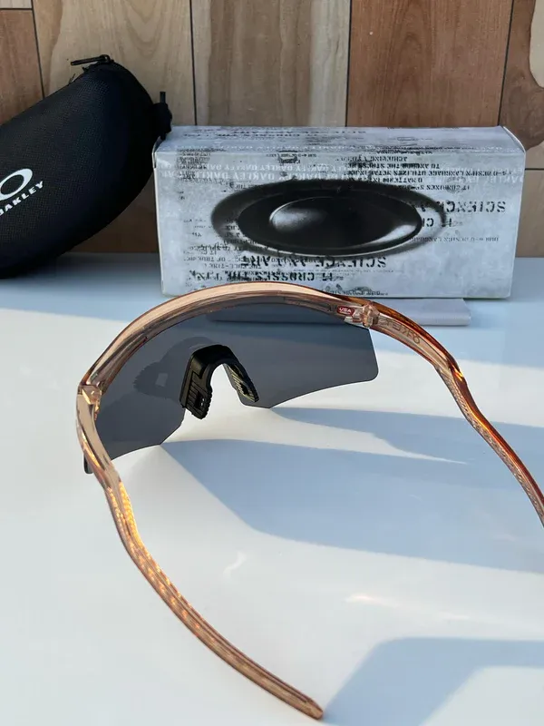 Oakley_Hydra_sport_Sunglasses_(light_&black)