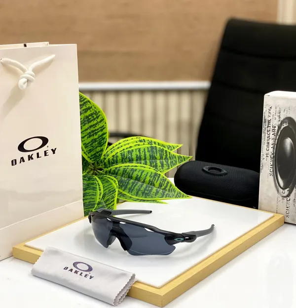 Oakley_Radar_Sport_Sunglasses__(_black_black_)