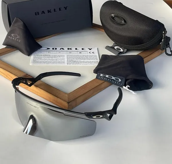 Oakley_QNTM_KATO_Sport_Sunglasses_black_silver