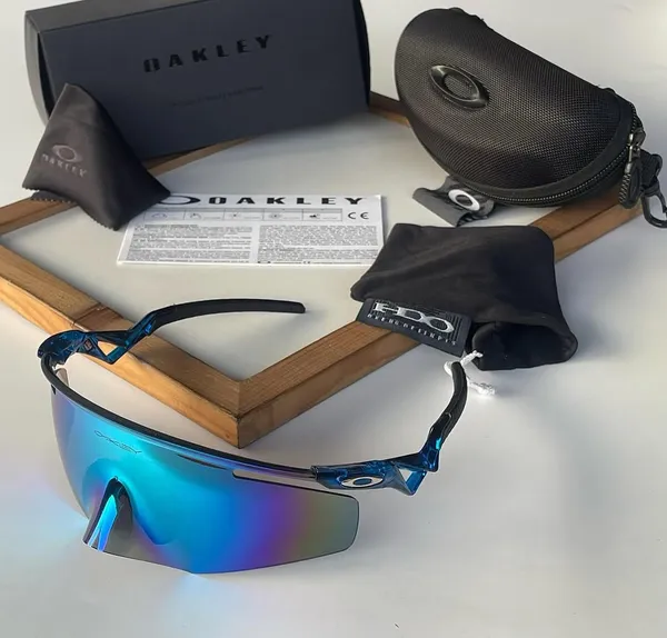 Oakley_QNTM_KATO_Sport_Sunglasses_blue_blue