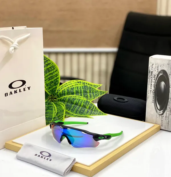 Oakley_Radar_Sport_Sunglasses__(_green_Green)