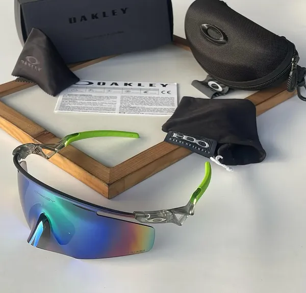 Oakley_QNTM_KATO_Sport_Sunglasses_green_green