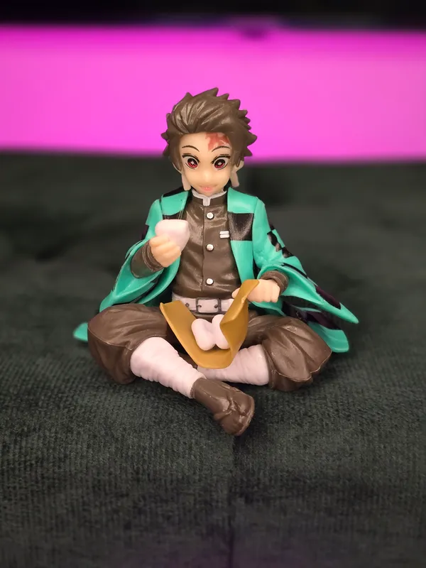 Demon_Slayer_-_Tanjiro_Sitting_Action_Figure