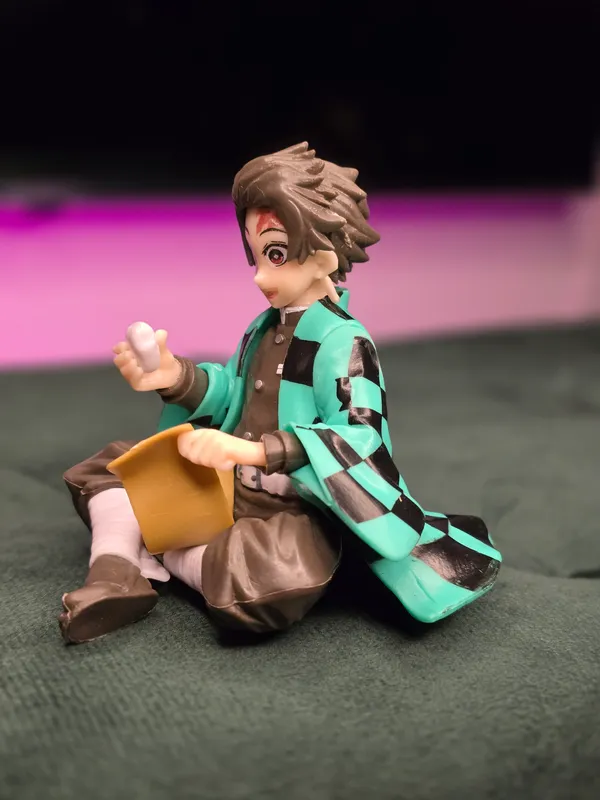 Demon_Slayer_-_Tanjiro_Sitting_Action_Figure