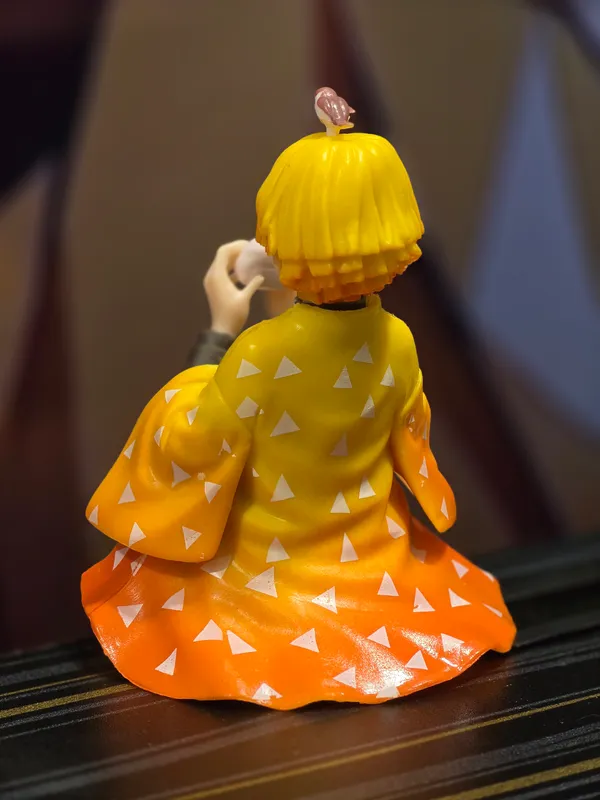 Demon_Slayer_-_Zenitsu_Sitting_Action_Figure_(15_cm)