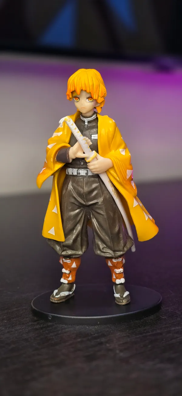 Demon_Slayer_-_Zenitsu_Standing_Action_Figure_(15_cm)