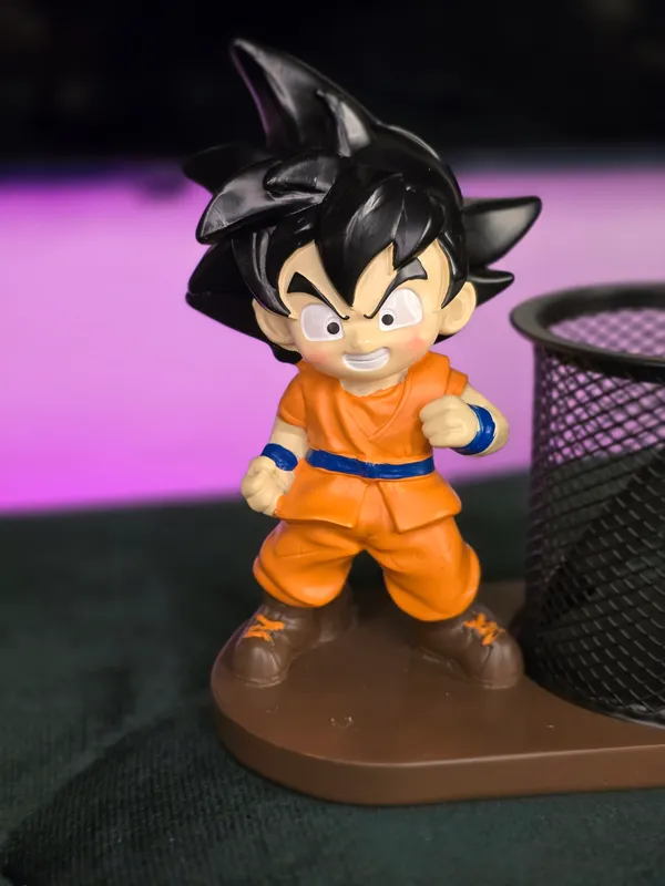 Dragon_Ball_-_Goku_Pen_Stand_Heavy_Quality_(with_box)