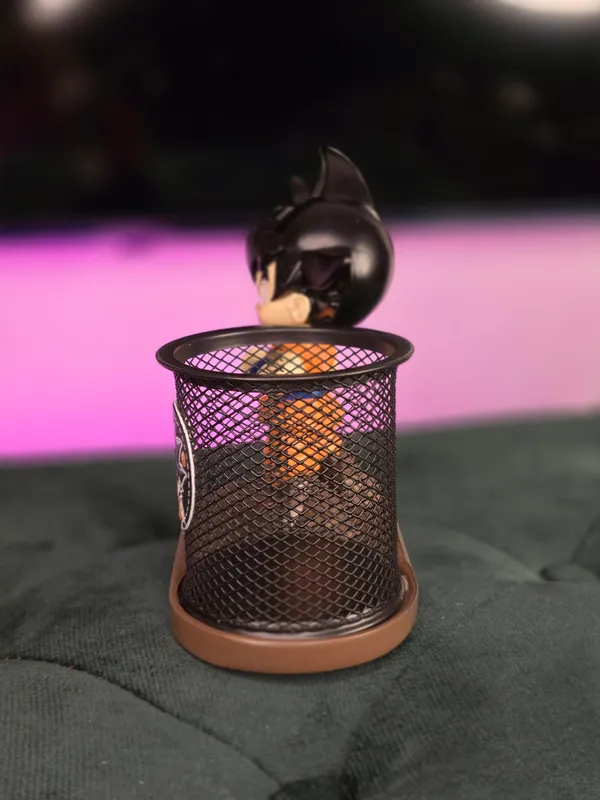 Dragon_Ball_-_Goku_Pen_Stand_Heavy_Quality_(with_box)