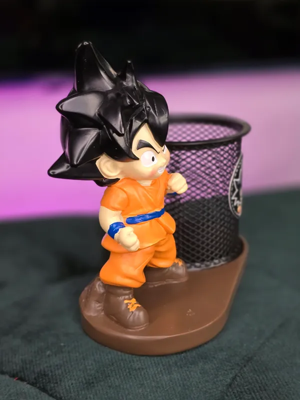 Dragon_Ball_-_Goku_Pen_Stand_Heavy_Quality_(with_box)