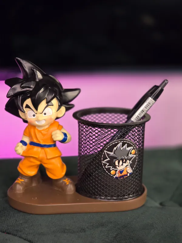 Dragon_Ball_-_Goku_Pen_Stand_Heavy_Quality_(with_box)