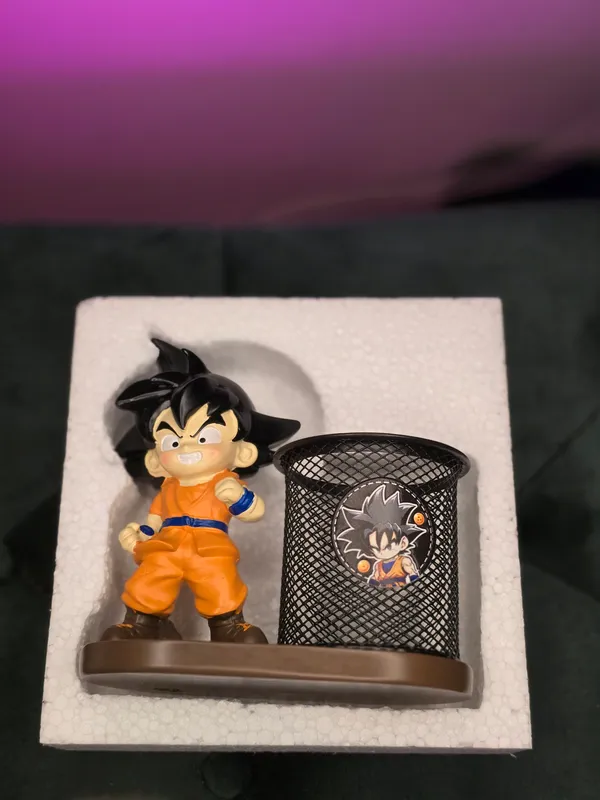 Dragon_Ball_-_Goku_Pen_Stand_Heavy_Quality_(with_box)