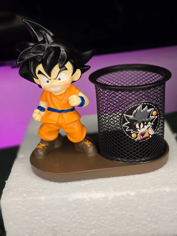 Dragon_Ball_-_Goku_Pen_Stand_Heavy_Quality_(with_box)