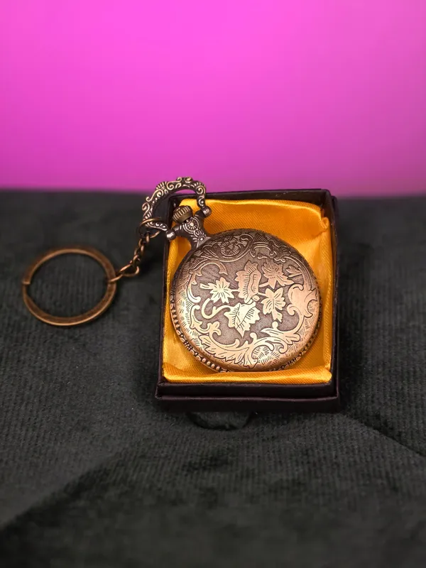 One_Piece_-_Strawhat_pocket_watch_keychain