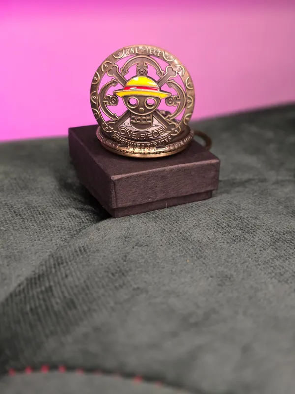 One_Piece_-_Strawhat_pocket_watch_keychain
