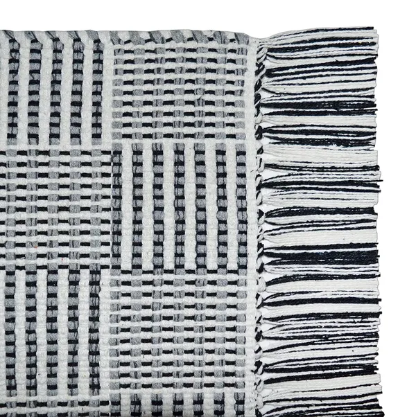 Grey_Handmade_Knitted_Anti_Skid_Mat_For_Bathroom,_Kitchen,_Home_Floor_(2_X_3_Feet_|__10_Mm_Thick)
