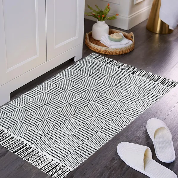 Grey_Handmade_Knitted_Anti_Skid_Mat_For_Bathroom,_Kitchen,_Home_Floor_(2_X_3_Feet_|__10_Mm_Thick)