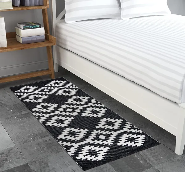 White_&_Black_Handmade_Knitted_Cotton_Kilim_Rug_For_Bedroom,_Livingroom,_Hall,_Kids_Room_(70_X_130_Cm_|__8_Mm_Thick)
