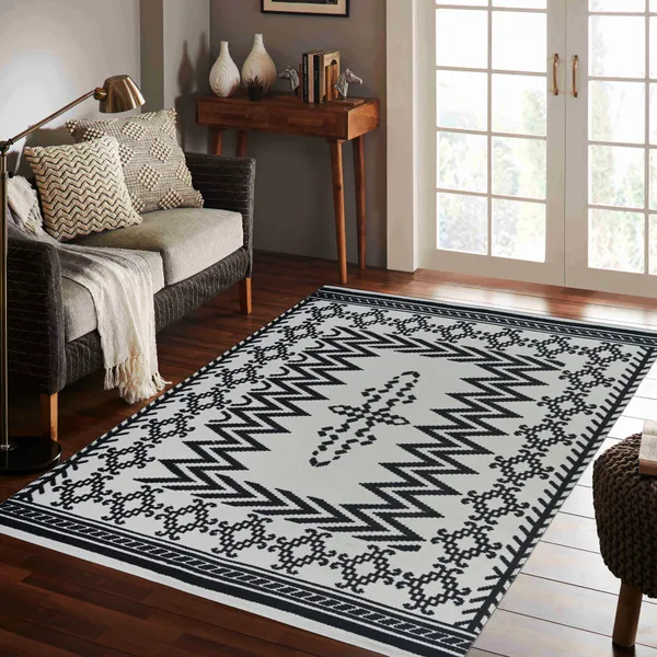 Premium_Handwoven_Rug_For_Living_Room,_Bedroom,_Kids_Room,_etc._Size-_4X6_Feet,_Color-_White-Black
