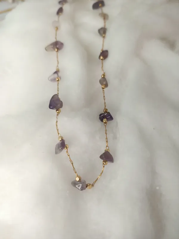 Amethyst_with_delicate_Gold_Necklace