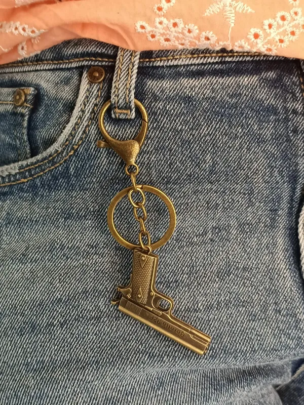 Gun_keychain_with_hook