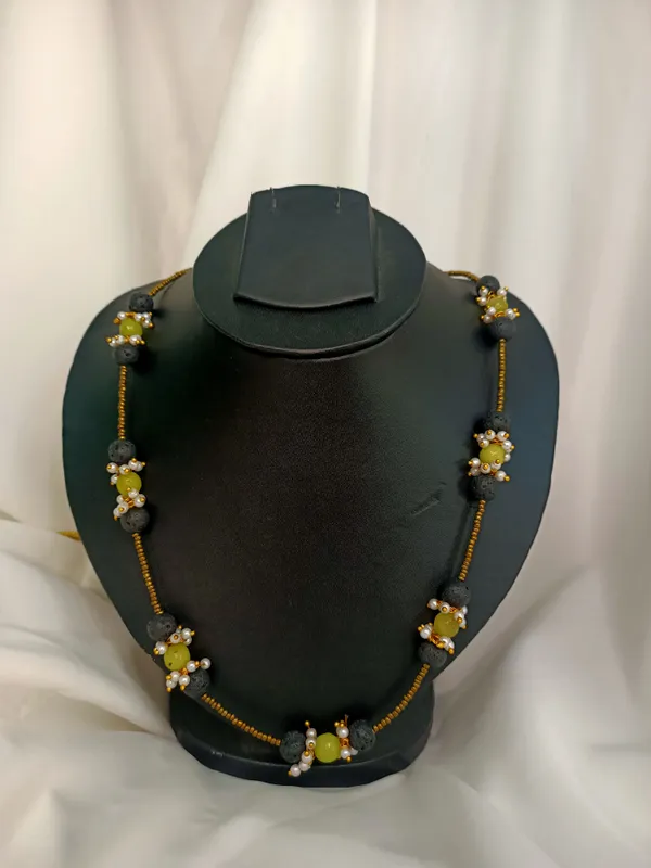 Golden_Ethnic_Necklace_For_Women_&_Girls_|_Premium_Fade_Resistant_And_Light_Weight_Necklace
