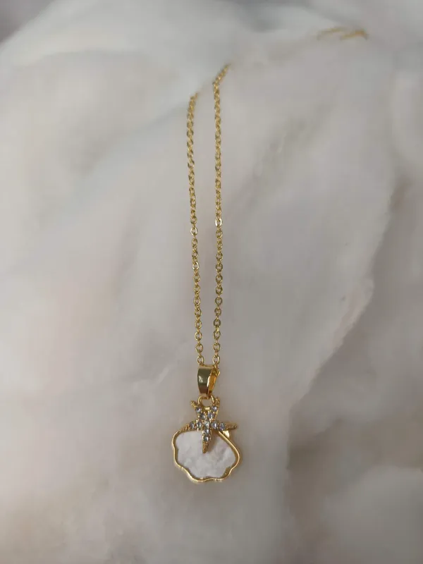 Golden_&_White_Premium_Mother_Of_Pearl_Star_Pendant_With_Chain_For_Women_&_Girls