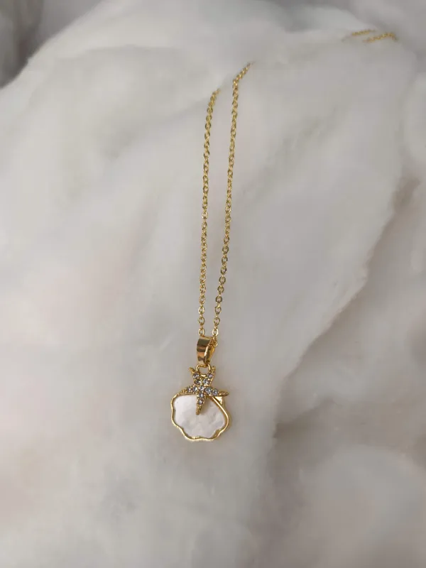 Golden_&_White_Premium_Mother_Of_Pearl_Star_Pendant_With_Chain_For_Women_&_Girls